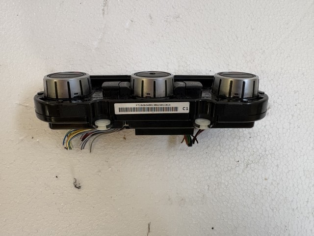 Volkswagen Passat B7 2010-2014 Fűtéskapcsoló Használt