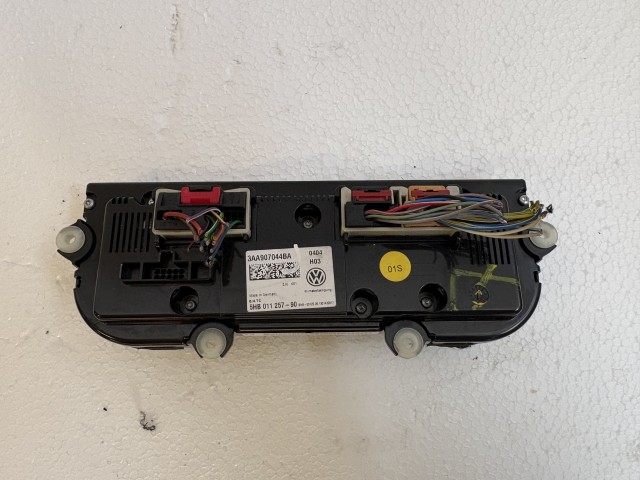 Volkswagen Passat B7 2010-2014 Fűtéskapcsoló Használt