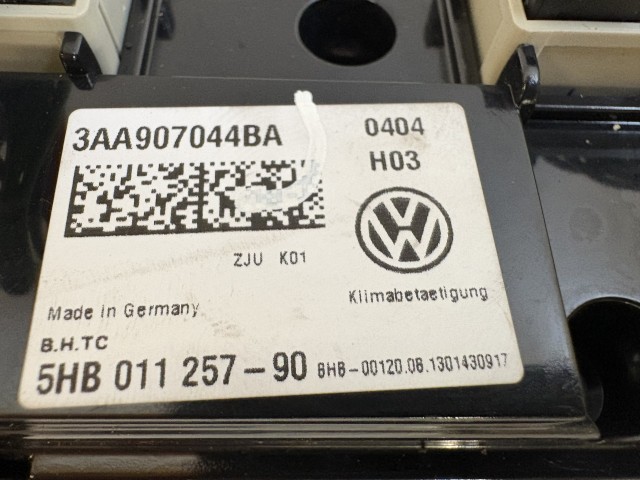 Volkswagen Passat B7 2010-2014 Fűtéskapcsoló Használt