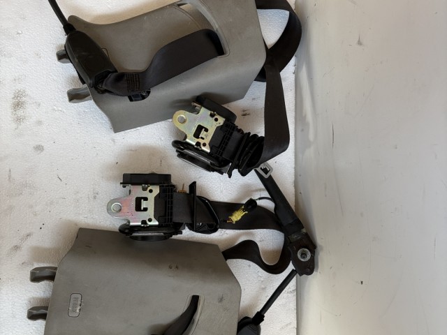 Opel Astra J GTC első pár Övfeszítő