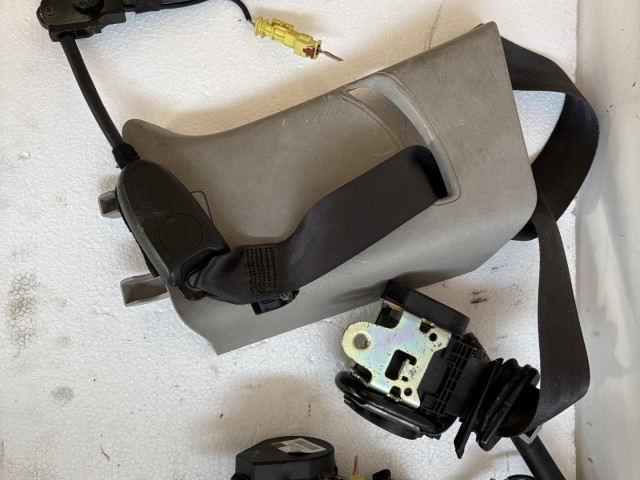 Opel Astra J GTC első pár Övfeszítő