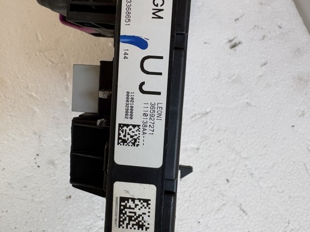 Opel Astra J 2009-2015 Biztosítéktábla Csomagtér