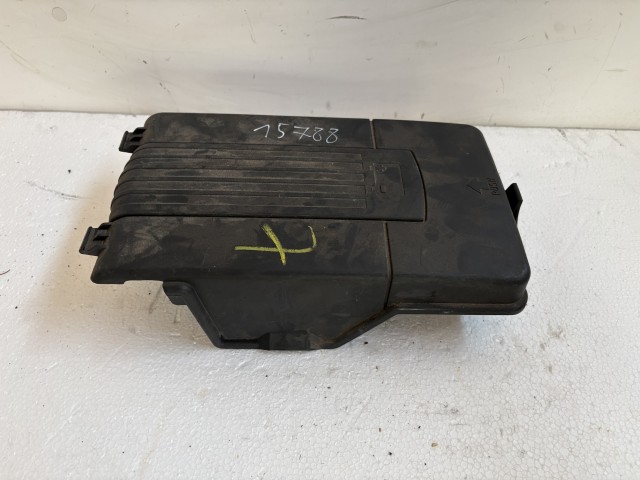 Volkswagen Passat B7 2010-2014 Akkumulátor takaró Használt   