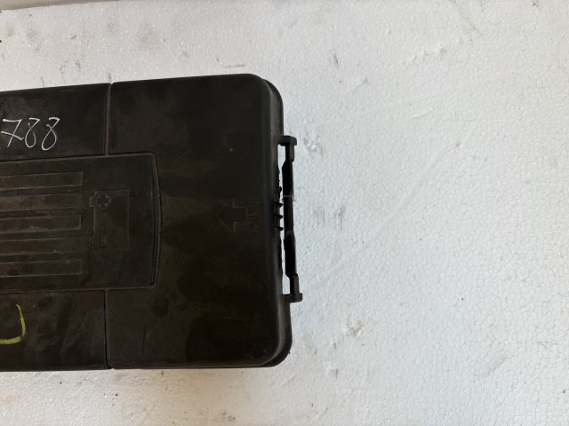 Volkswagen Passat B7 2010-2014 Akkumulátor takaró Használt   