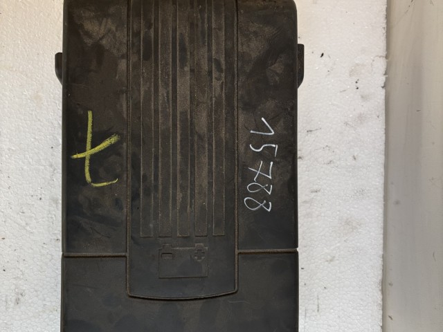 Volkswagen Passat B7 2010-2014 Akkumulátor takaró Használt   