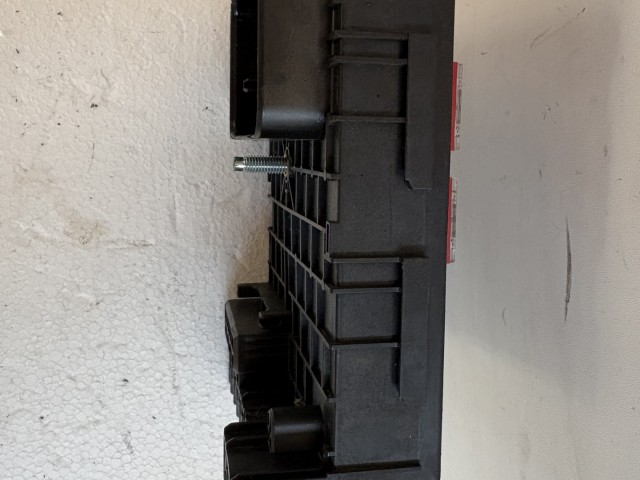 Volkswagen Passat B7 2010-2014 Motortéri biztosítéktábla Használt