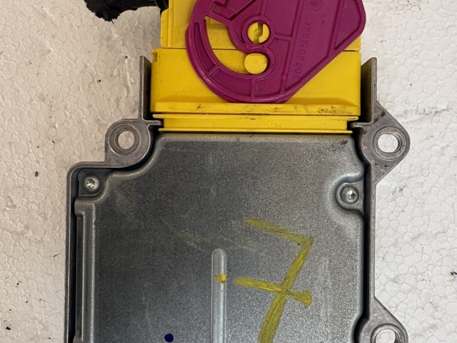 Volkswagen Passat B7 2010-2014 Légzsák indító elektronika Használt