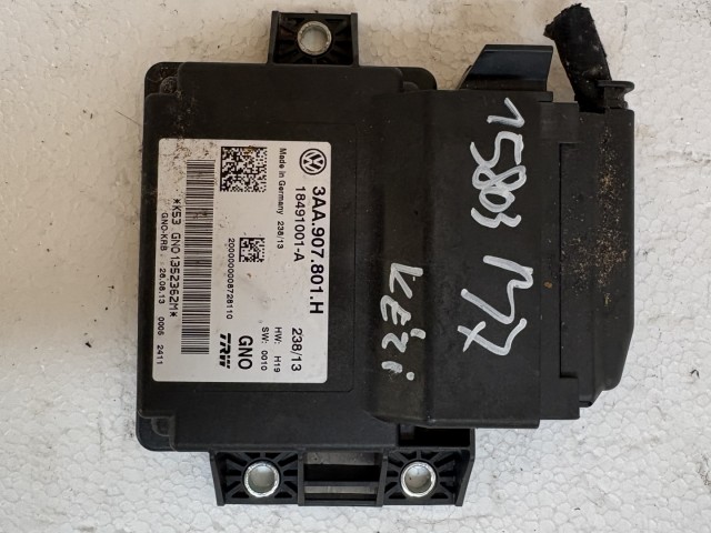 Volkswagen Passat B7 kézifék elektronika