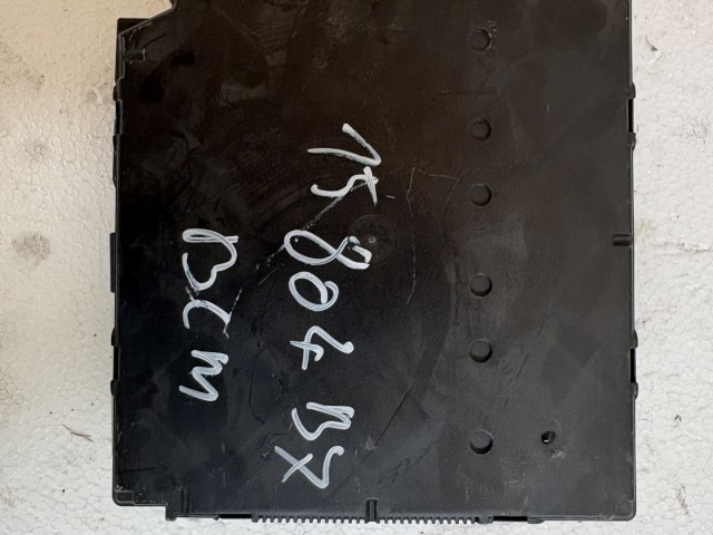 Volkswagen Passat B7 2010-2014 Motortéri biztosítéktábla Használt