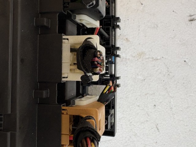 Volkswagen Passat B7 2010-2014 Motortéri biztosítéktábla Használt