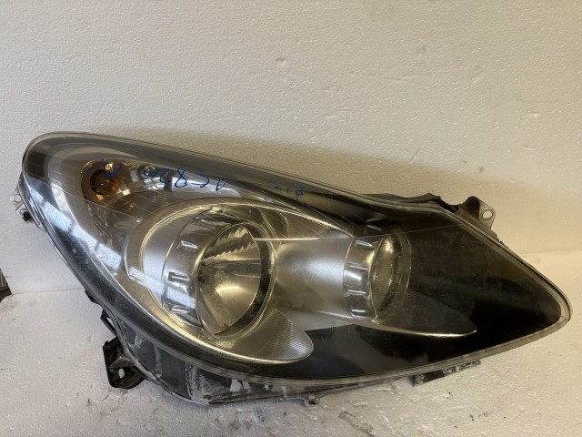 15820 Opel Corsa Jobb első Lámpa Fényszóró
