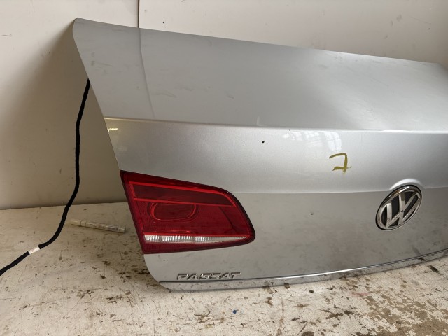 15873 Volkswagen Passat B7 2010-2014 Csomagtérajtó Használt  Ezüst