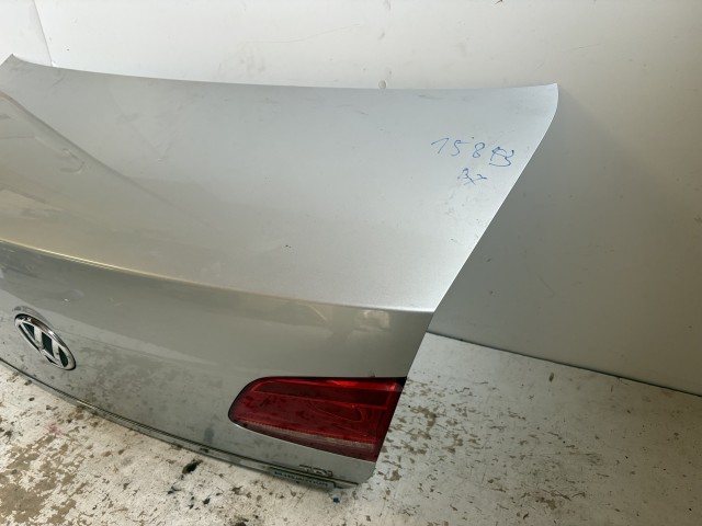 15873 Volkswagen Passat B7 2010-2014 Csomagtérajtó Használt  Ezüst