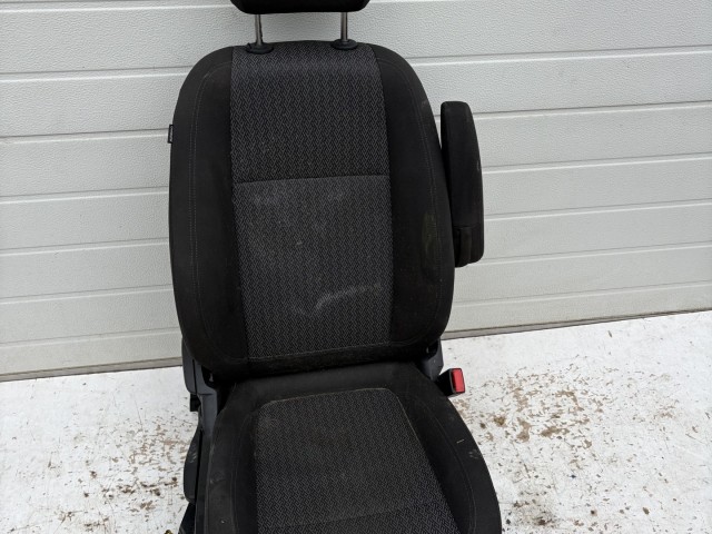 15856 Opel Mokka 2012-2019 jobb első szövet Fekete