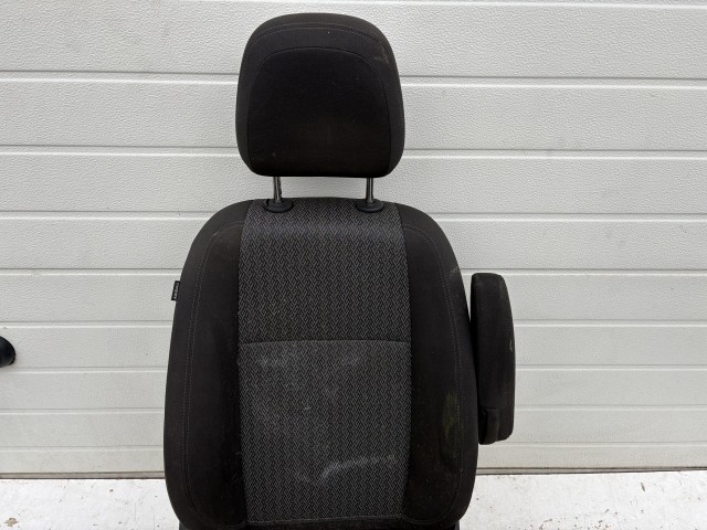 15856 Opel Mokka 2012-2019 jobb első szövet Fekete