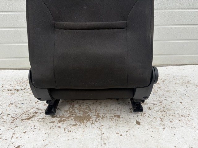 15858 Opel Astra J jobb első Ülés Használt szövet Fekete