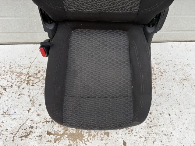 15863 Opel Mokka 2012-2019 bal első Ülés Fekete