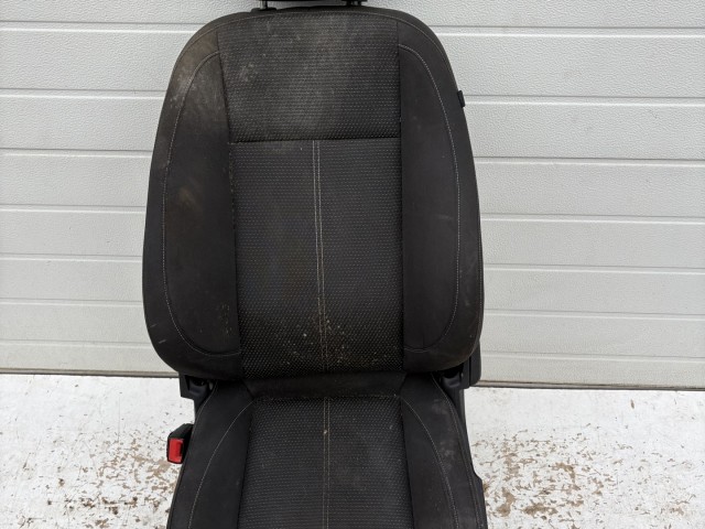 15859 Opel Astra J 2009-2015 Ülés Használt szövet bal első  Fekete