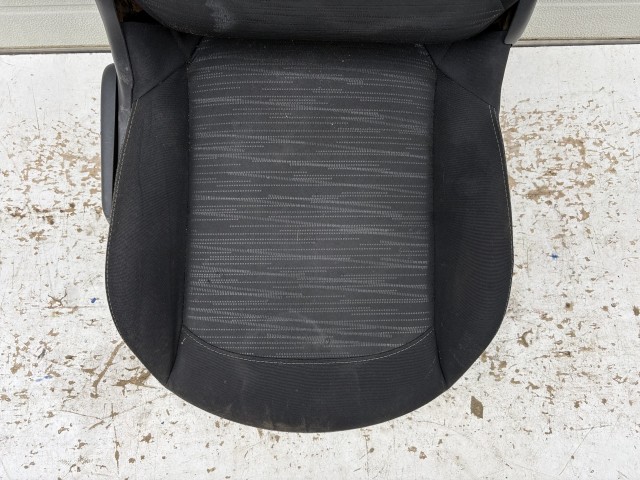 15864 Opel Astra K 2015-2021 jobb első Ülés Használt szövet Fekete