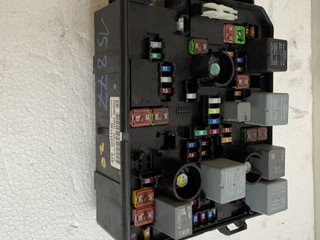 Chevrolet Trax Motortéri biztosítéktábla Használt