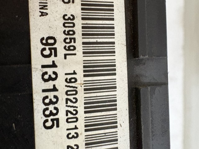 Chevrolet Trax Motortéri biztosítéktábla Használt