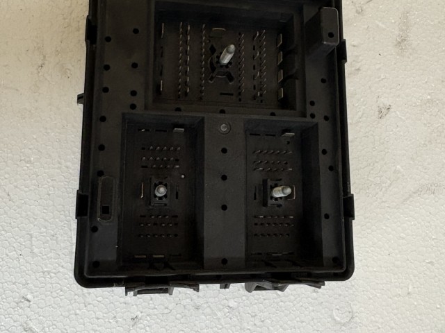 Chevrolet Trax Motortéri biztosítéktábla Használt