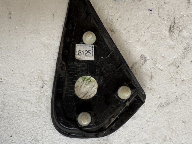 Chevrolet Trax U200 2013 sárvédő csavar takaró Jobb első