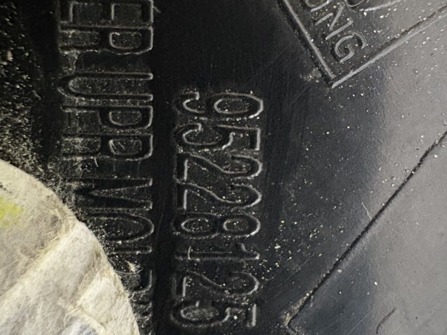 Chevrolet Trax U200 2013 sárvédő csavar takaró Jobb első