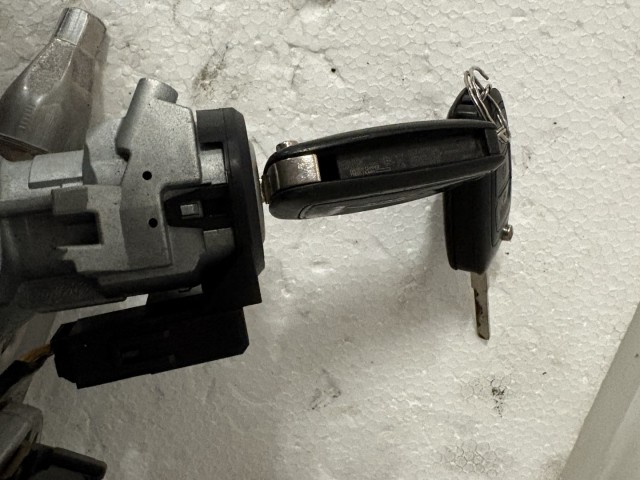 Ford C-max Mk2 2011 Gyújtáskapcsoló ház Használt