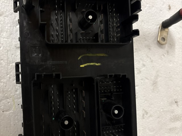 Opel Astra J 2009-2015 Motortéri biztosítéktábla Használt