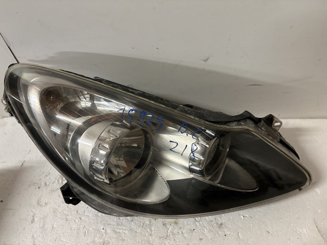 15923 Opel Corsa D 2010 Jobb első LámpA Fényszóró