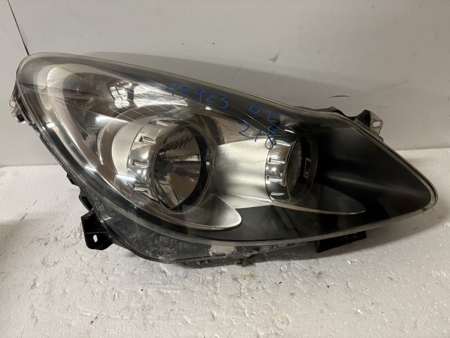 15923 Opel Corsa D 2010 Jobb első LámpA Fényszóró