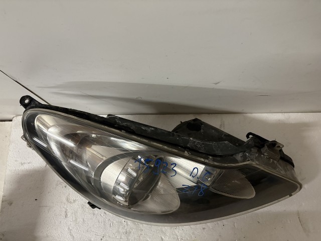 15923 Opel Corsa D 2010 Jobb első LámpA Fényszóró