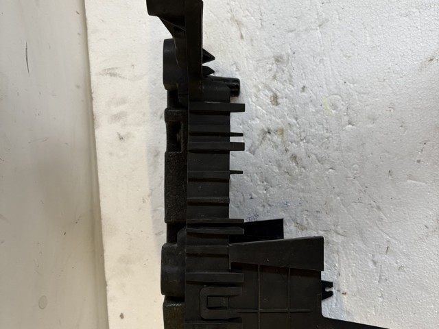 Volkswagen Passat B7 2010-2014 Akkumulátor tartó, tálca Használt