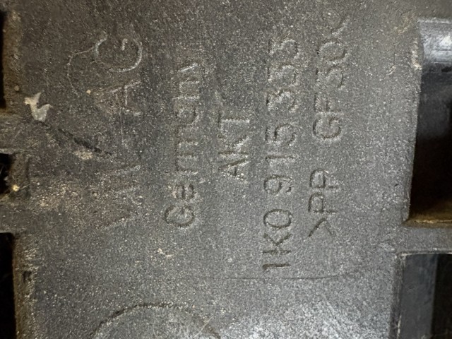 Volkswagen Passat B7 2010-2014 Akkumulátor tartó, tálca Használt