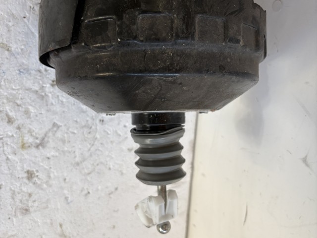 Volkswagen Passat B7 2010-2014 Fékrásegítő devander Használt