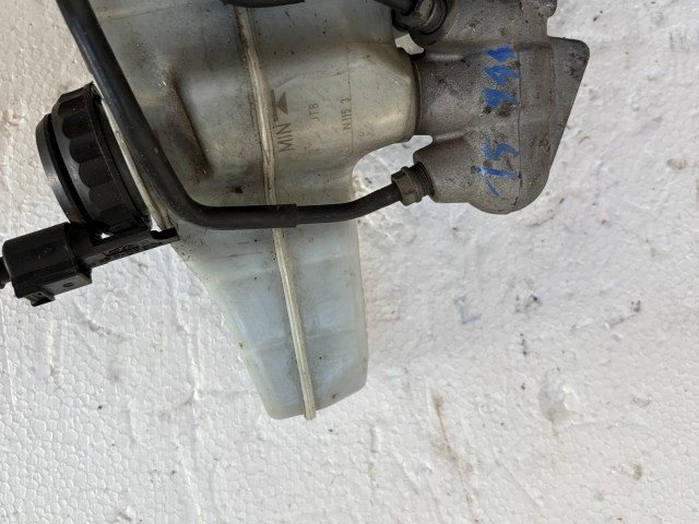 Volkswagen Passat B7 2010-2014 Főfékhenger Használt