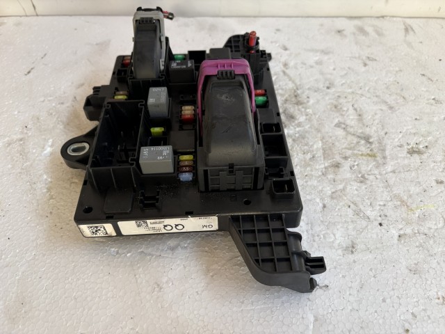 Opel Astra J 2009-2015 Biztosítéktábla Csomagtér