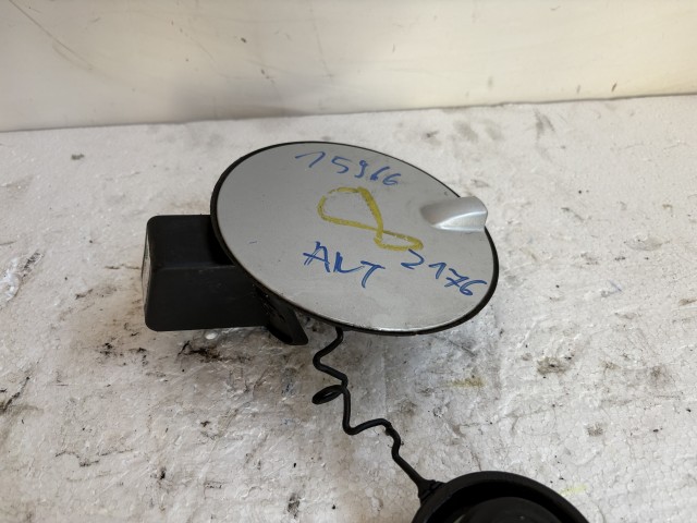 Opel Antara 2006-2015 Tankajtó Használt Z176 ezüst 