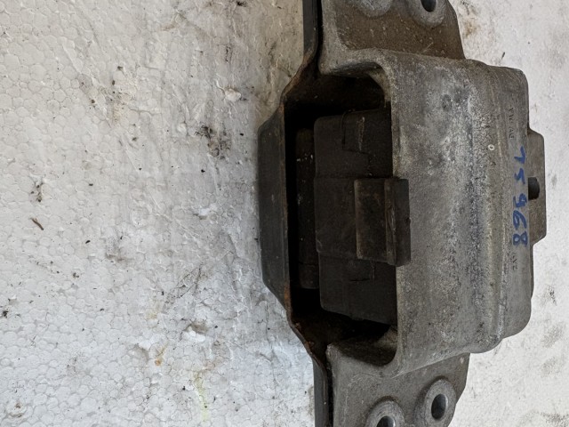 Volkswagen Passat B7 2010-2014 motortartó bak