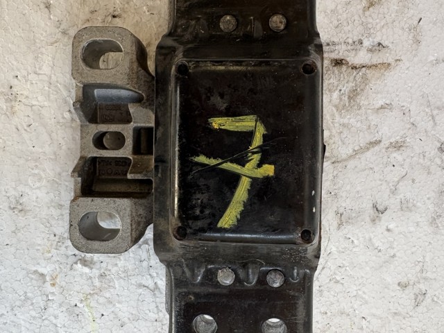 Volkswagen Passat B7 2010-2014 motortartó bak