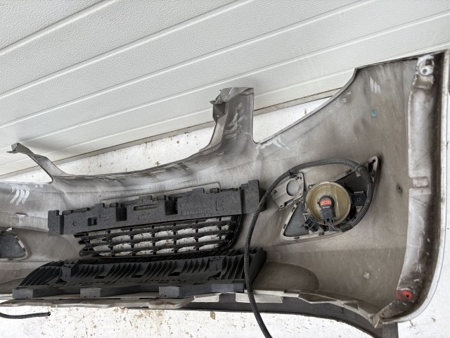 15992 Opel Zafira B első Lökhárító Ezüst Z176