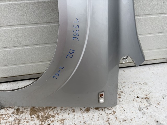 15996 Opel Zafira B Bal első Sárvédő Ezüst Z176