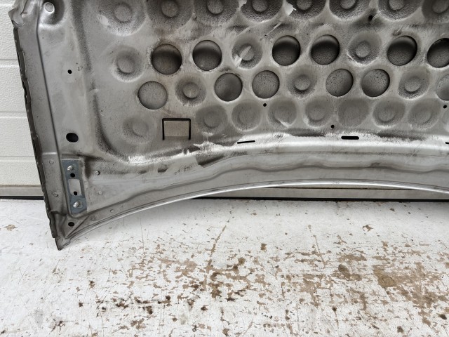 15998 Opel Zafira B Motorháztető Használt Ezüst Z176 