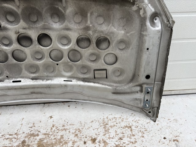 15998 Opel Zafira B Motorháztető Használt Ezüst Z176 