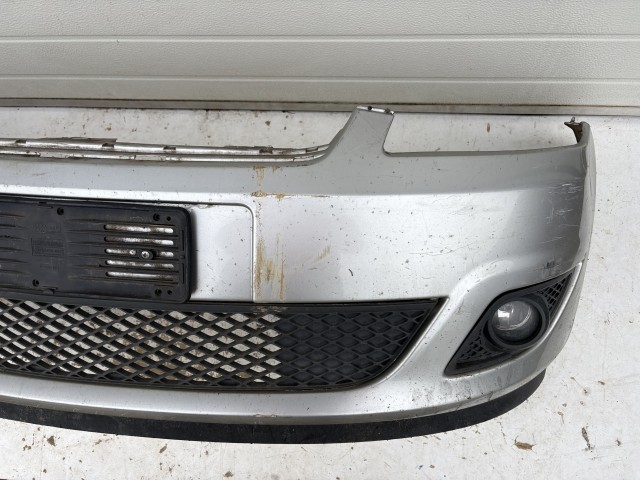 15993 Ford Fiesta első Lökhárító Ezüst