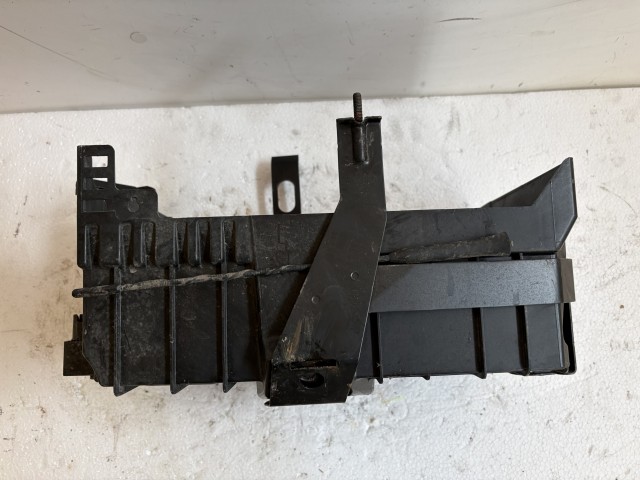 Opel Astra J 2009-2015 Akkumulátor tartó, tálca Használt