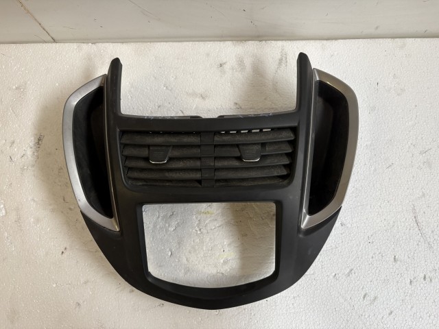 Chevrolet Trax U200 2013 Közép konzol Használt