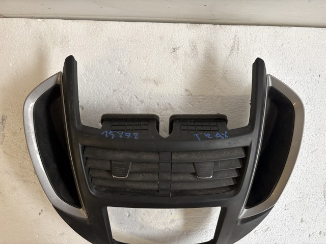 Chevrolet Trax U200 2013 Közép konzol Használt