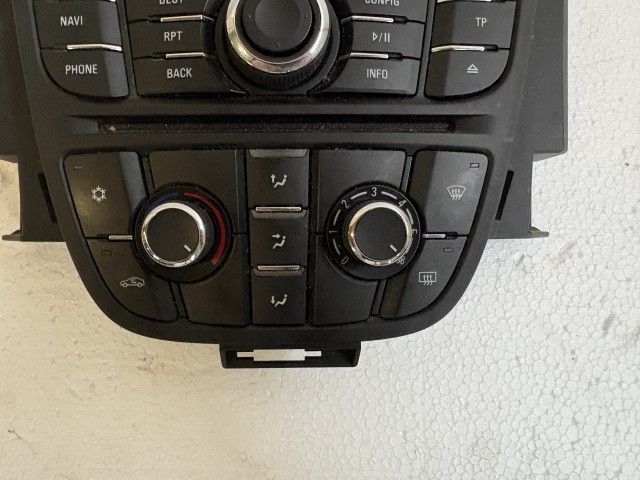 Opel Astra J 2009-2015 Közép konzol NAVI 650